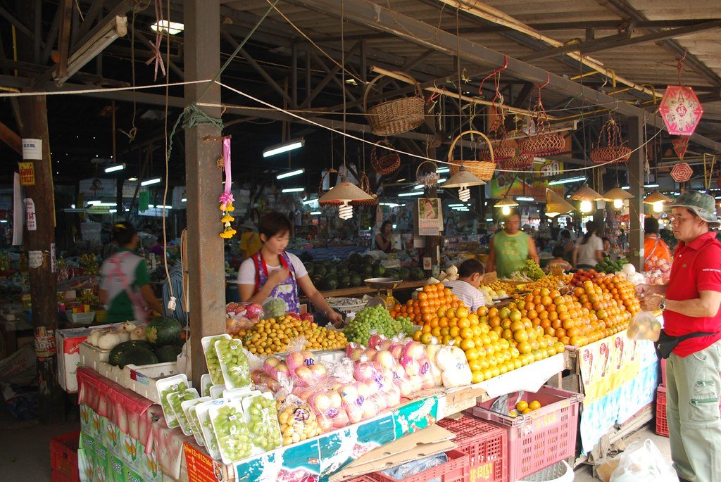 Fruta fresca en un puesto de mercado