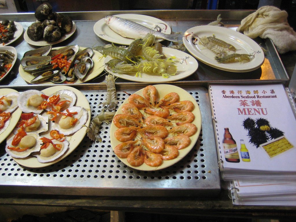 Puestos en un mercado de comida callejera